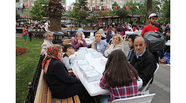 Tarihi Fındıkzade Çukurbostan'da iftar coşkusu