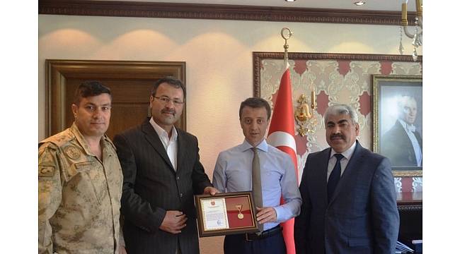 TSK'dan Gürün'e gümüş madalya ve berat