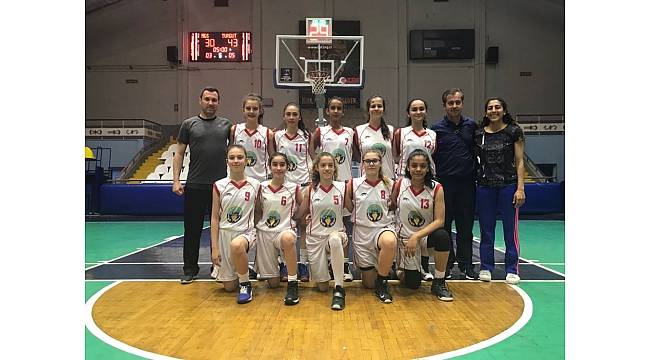 Turgutlu Belediyespor'un kızları namağlup şampiyon