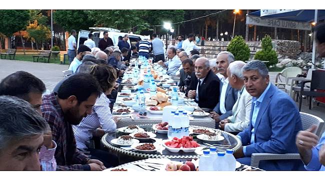 Türkav&#39;ın iftarında MHP ve Kamu-Sen üyeleri bir araya geldi