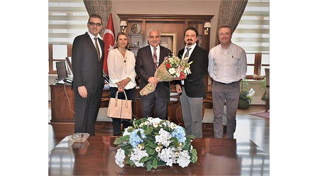 Vali Güvençer Manisa Tabip Odasının yeni yönetimini kabul etti