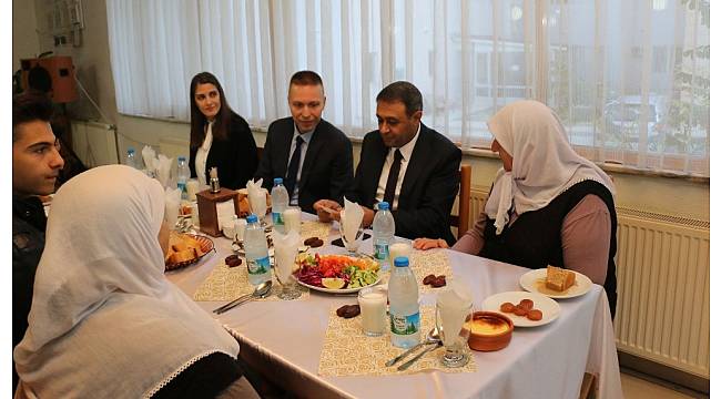 Vali Hasan Şıldak, şehit aileleriyle bir araya geldi