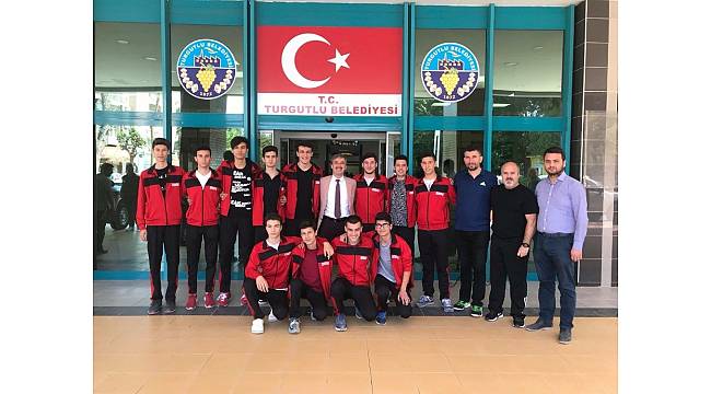 Voleybolda Turgutlu Belediyespor fırtınası ediyor