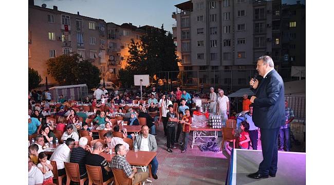 Yunusemre'de iftar sofrası Topçuasım'da kuruldu