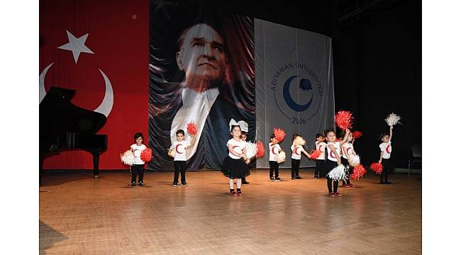 ADYÜ Kreşin miniklerinden yılsonu etkinliği