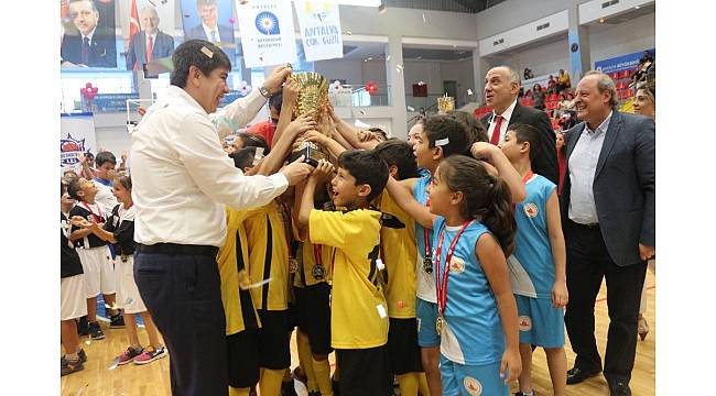 Antalya Geleneksel Çocuk Oyunları Ligi sona erdi