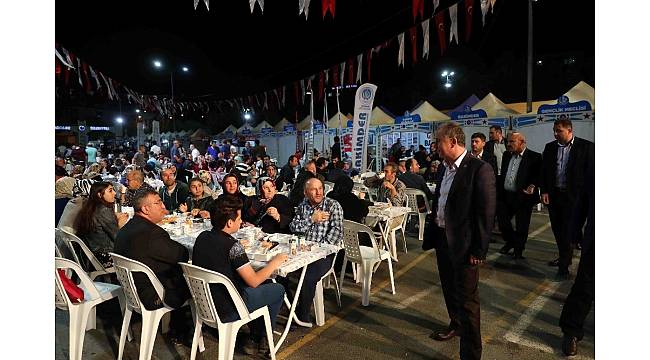 Bağcılar'da sahurda Türkiye sofrası kuruldu
