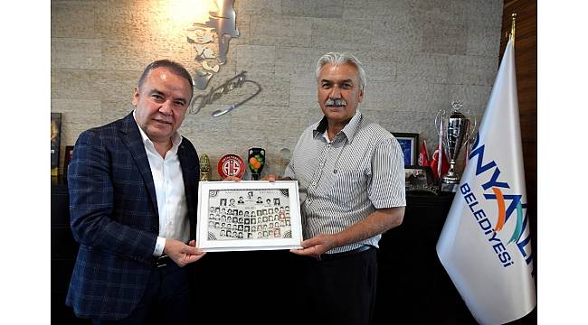 Başkan Böcek'e Mahir Bölük'ten sürpriz