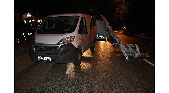Beyoğlu'nda kargo aracı kaza yaptı; 2 yaralı