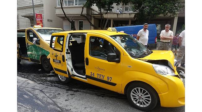 Beyoğlu'nda zincirleme trafik kazası: 1 hafif yaralı