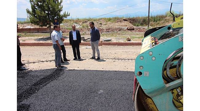 Beyşehir'de sıcak asfalt çalışmaları sürüyor