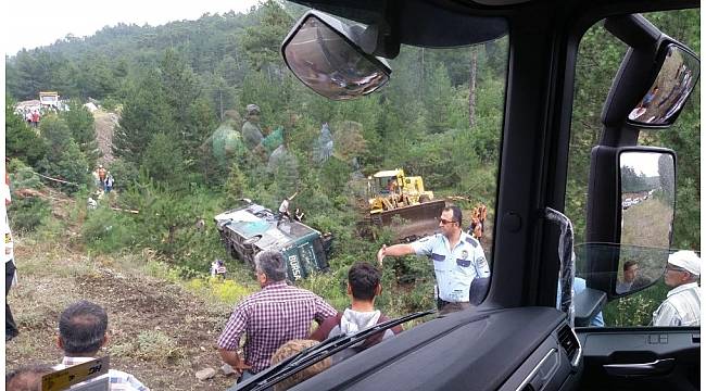 Bursa'da otobüs devrildi: 2 ölü, 25 yaralı
