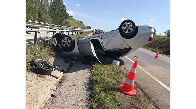 Çorum'da bariyerlere çarpan otomobil devrildi: 1 yaralı