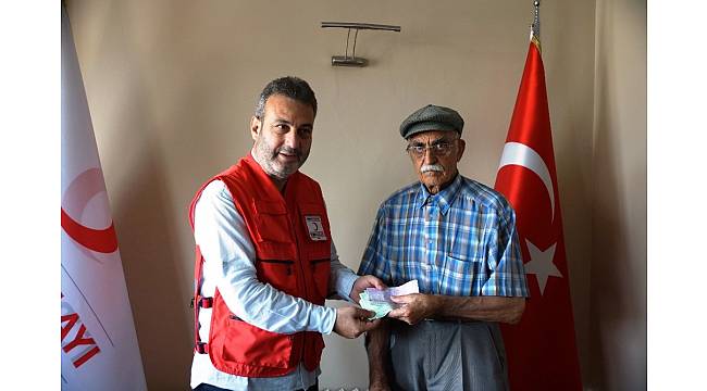 Emekli maaşından biriktirdiği 2 bin Euro'yu Kızılay'a bağışladı
