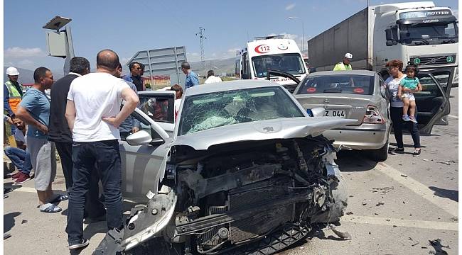 Erzincan'da trafik kazası: 9 yaralı
