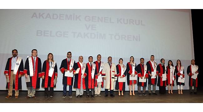 GAÜN'DE 113 akademisyene belgeleri törenle verildi
