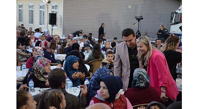 İftar sofrası bu defa da Yediler Mahallesi&#39;nde kuruldu