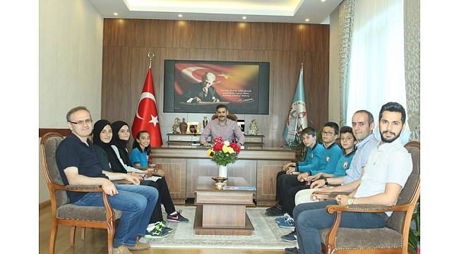 İl Milli Eğitim Müdürü Murat Aşım, okul dergisi yazarlarını ağırladı