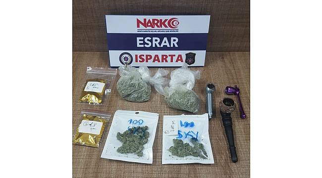 Isparta'ya uyuşturucu getiren 2 İranlı havalimanında yakalandı