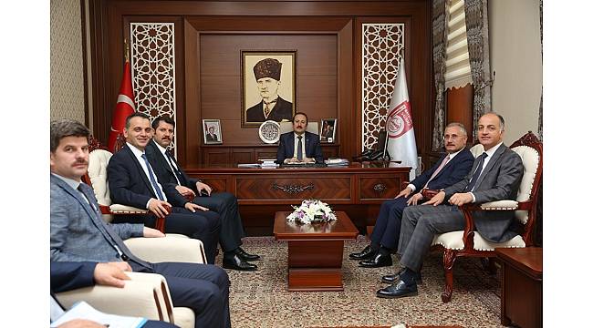Milli Eğitim Bakanlığı Bürokratları Vali Ali Hamza Pehlivan'ı ziyaret etti