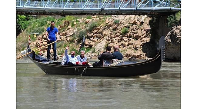 Tabuları yıkan vali Tunceli'yi "Venedik"e çevirdi