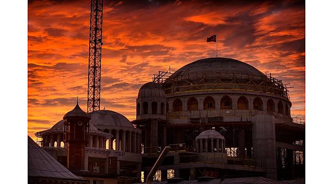 Taksim Camii&#39;nde gün batımı