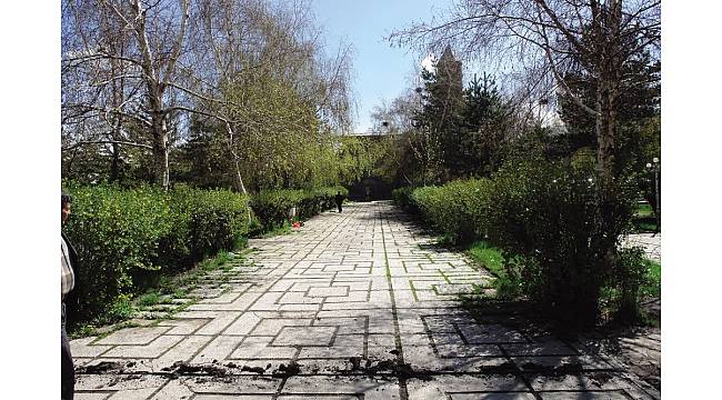 Yakutiye Kent Meydanı yada "Kuş Cenneti"