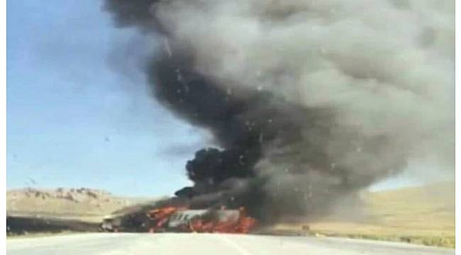 Doğubayazıt'ta PKK'lı teröristler 4 aracı ateşe verdi
