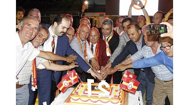 Galatasaray 21. şampiyonluğunu Tekirdağ'da kutladı