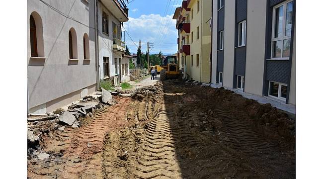 Gediz Belediyesi'nin beton parke ve bordür yapım çalışmaları
