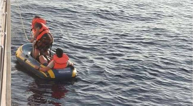 Kuşadası Körfezi'nde 28'i çocuk 53 kaçak göçmen yakalandı