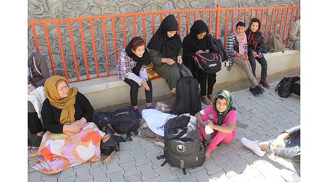 Başkale'de 43 yabancı uyruklu kaçak yakalandı