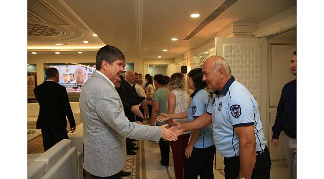 Başkan Türel, belediye çalışanlarıyla bayramlaştı