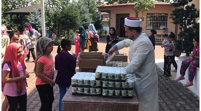 İmamın, camide yaptığı ikramlar Kur'an kursuna ilgiyi arttırdı