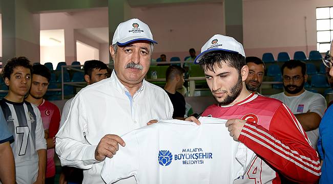Başkan Polat, görme engelli sporculara moral verdi