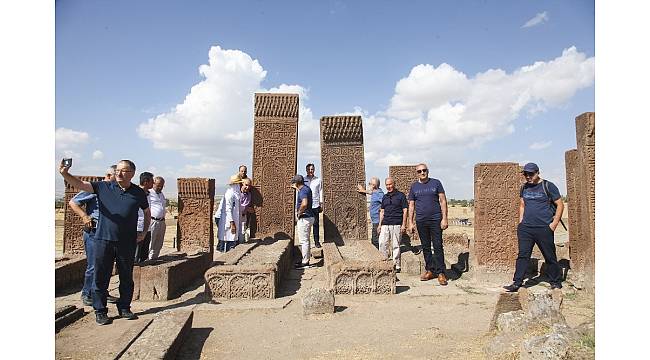 Cumhurbaşkanının ziyareti Ahlat&#39;a ilgiyi artırdı