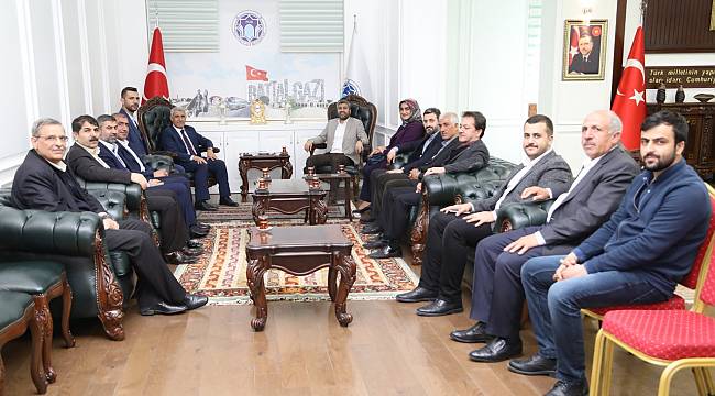 AK Parti Yeşilyurt İlçe Başkanı Yalçınkaya, Battalgazi Belediye Başkanı Güder’e Hayırlı Olsun Ziyaretinde Bulundu