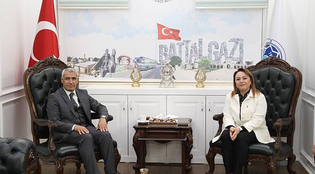 REKTÖR PROF. DR. KARABULUT, BAŞKAN GÜDER’E HAYIRLI OLSUN ZİYARETİNDE BULUNDU