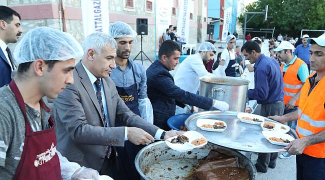 Başkan Güder, Merkez Beydağı ve Yamaç Mahallesi Sakinleri İle İftarda Bir Araya Geldi
