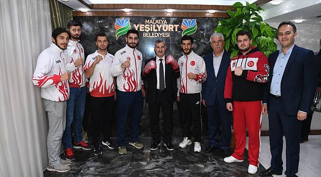 BAŞKAN ÇINAR, KICK-BOKS ERKEK A MİLLİ TAKIM SPORCULARINI AĞIRLADI