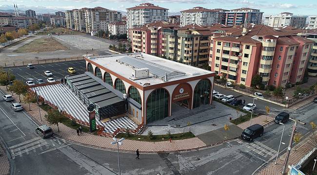 BAŞKAN ÇINAR, MİLLETVEKİLİ TÜFENKÇİ’Yİ DOĞAL ÜRÜNLER PAZARI-EMANET ÇARŞISINDA AĞIRLADI 