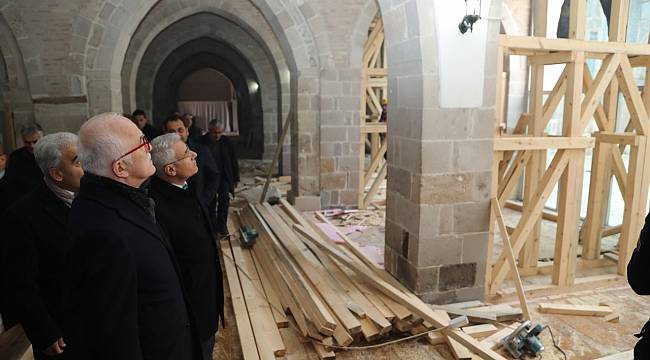 BAŞKAN GÜDER VE VAKIFLAR GENEL MÜDÜRÜ ERSOY, BATTALGAZİ’DEKİ ZARAR GÖREN TARİHİ MEKANLARI İNCELEDİ