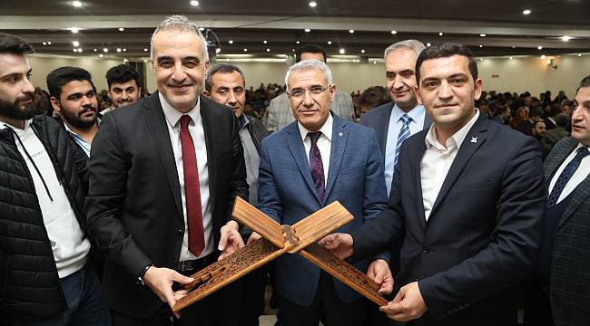 ‘HİKAYELERLE ANADOLU İRFANI’ KONFERANSI YOĞUN İLGİ GÖRDÜ