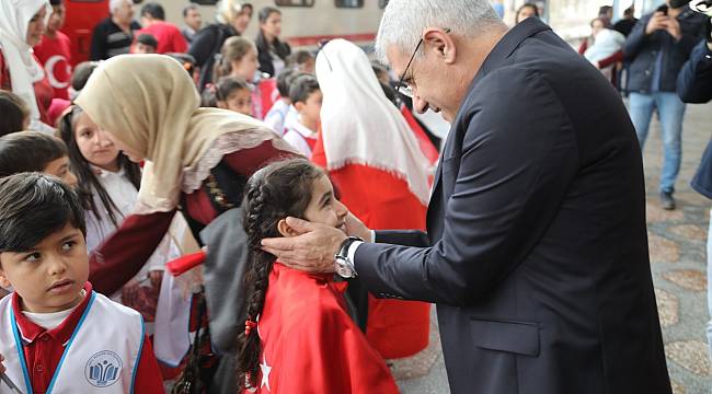 BAŞKAN GÜDER, “MİLLİ MÜCADELE RUHUNU BUGÜN ÖĞRENCİLERİMİZ İLE PAYLAŞTIK’