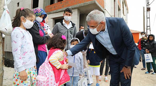 SOKAĞA ÇIKAMAYAN ÇOCUKLARIN BAYRAM ŞEKERİ BATTALGAZİ BELEDİYESİ’NDEN