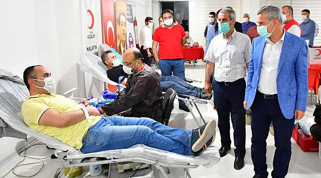YEŞİLYURT BELEDİYE BAŞKANI MEHMET ÇINAR’DAN TÜRK KIZILAY’ININ KAN BAĞIŞINA TAM DESTEK