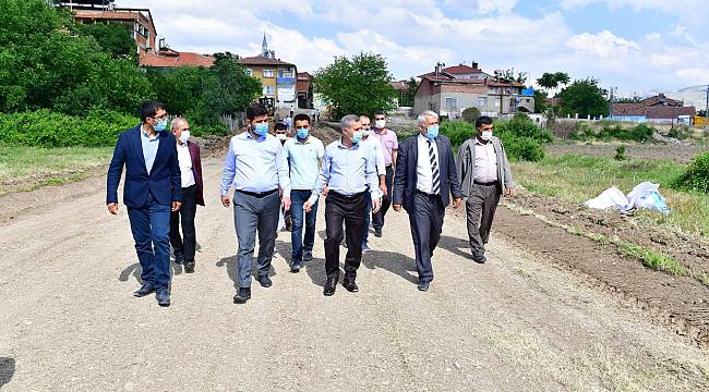 YEŞİLYURT BELEDİYESİ, MELEKBABA MAHALLESİNDE Kİ DEĞİŞİM HİZMETLERİNE DEVAM EDİYOR