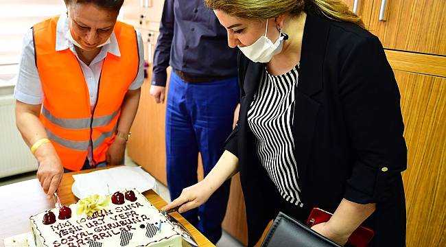 YEŞİLYURT VEFA SOSYAL DESTEK GRUBU ÜYESİNE DOĞUM GÜNÜ SÜRPRİZİ