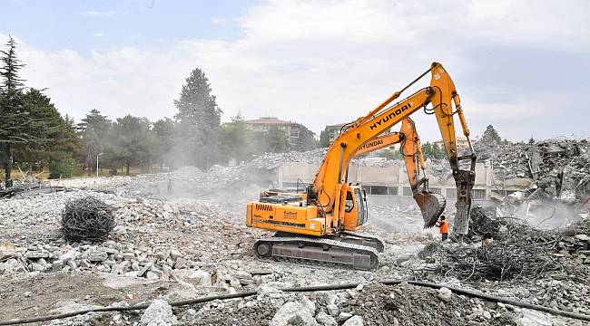 BAŞKAN ÇINAR, YENİ BELEDİYE HİZMET BİNASININ İNŞA EDİLECEĞİ ALANDA İNCELEMELERDE BULUNDU