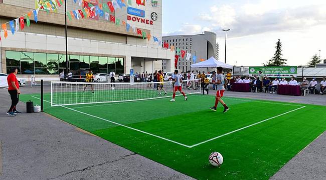 MALATYA’DA İLK KEZ DÜZENLENEN AYAK TENİSİ TURNUVASI HEYECANLI MAÇLARA SAHNE OLUYOR